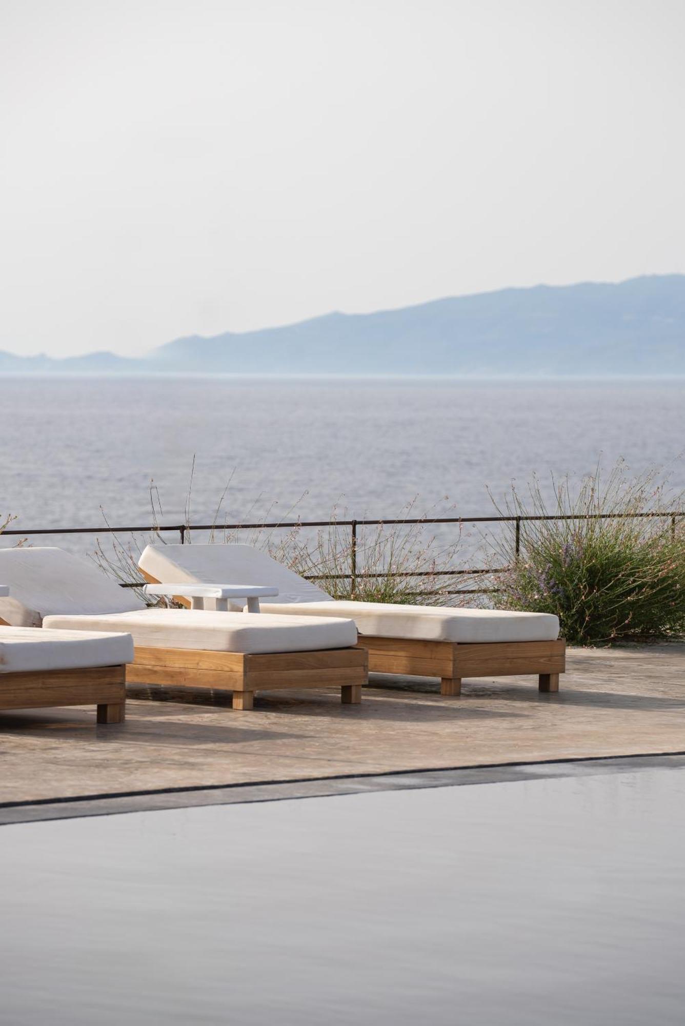 Colombos Beachfront Foinikia  Luaran gambar