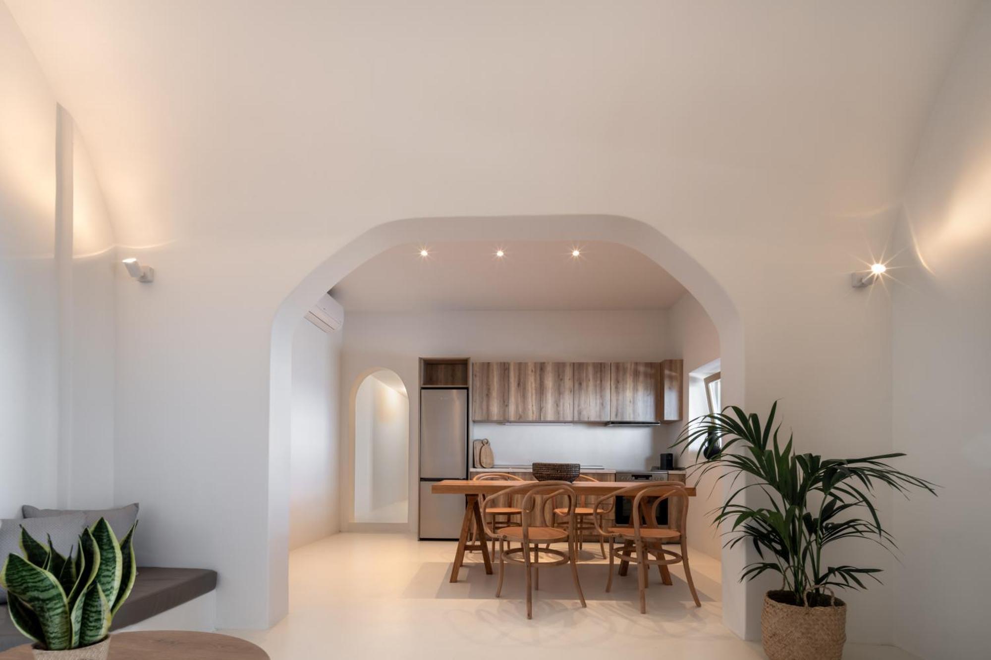 Colombos Beachfront Foinikia  Bilik gambar
