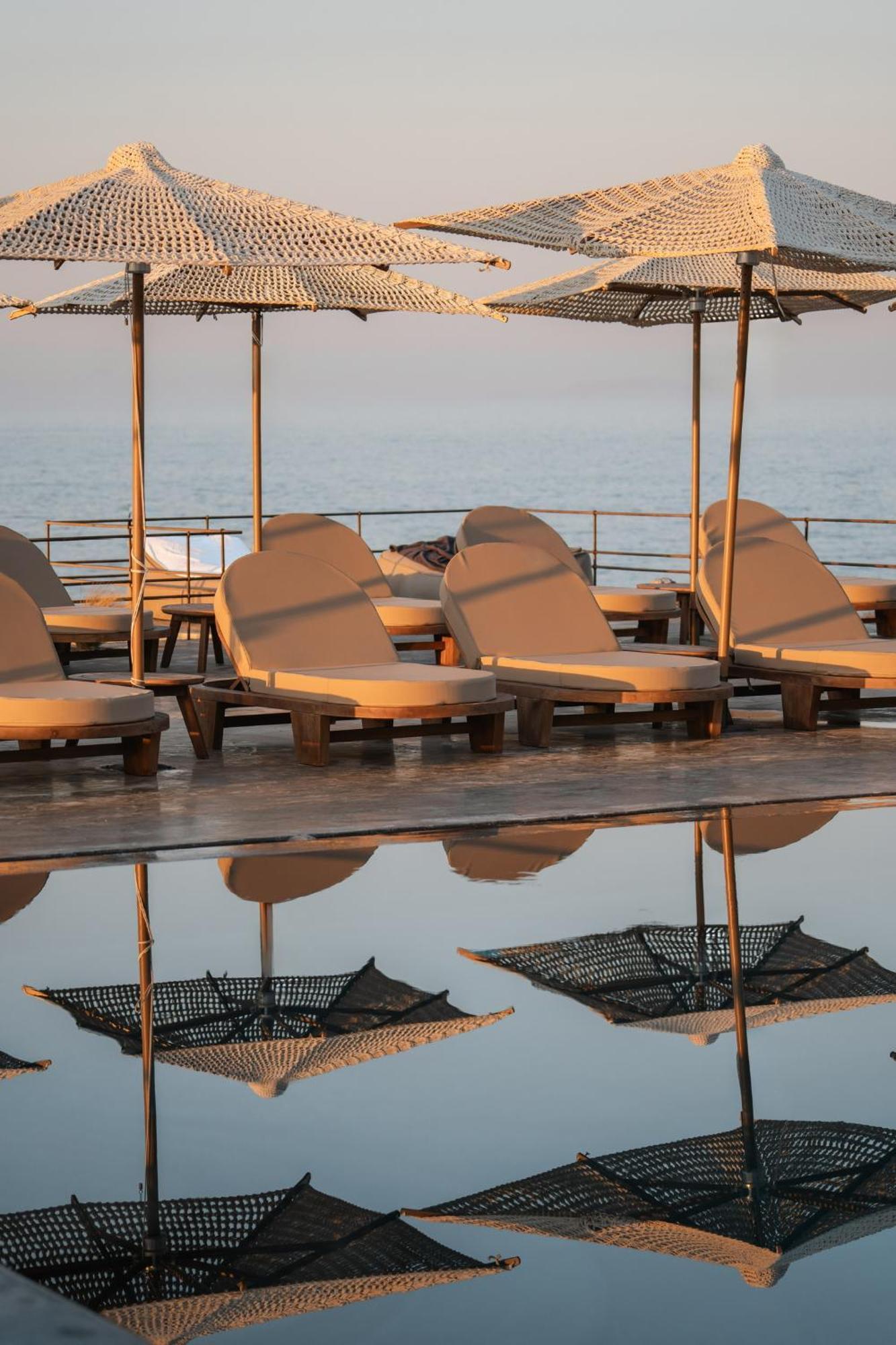Colombos Beachfront Foinikia  Luaran gambar