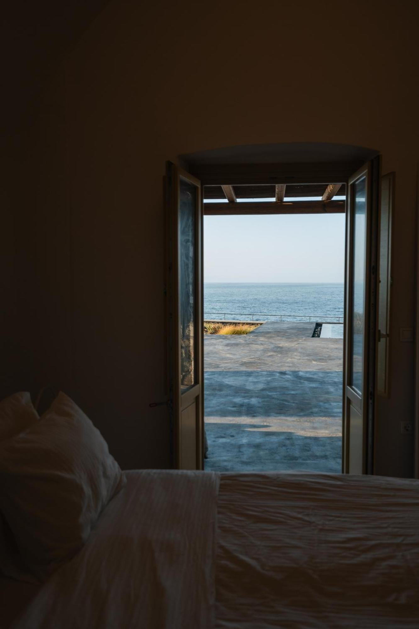Colombos Beachfront Foinikia  Bilik gambar