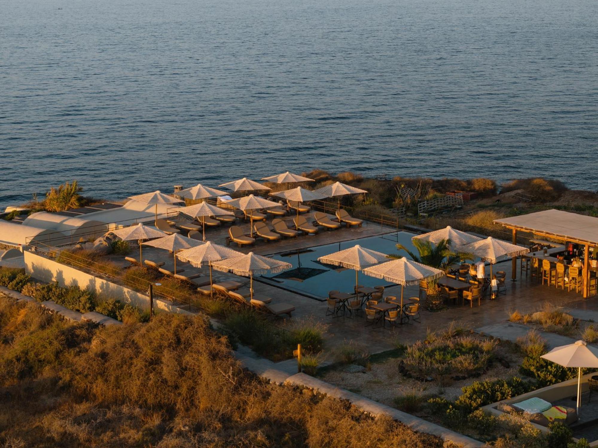 Colombos Beachfront Foinikia  Luaran gambar