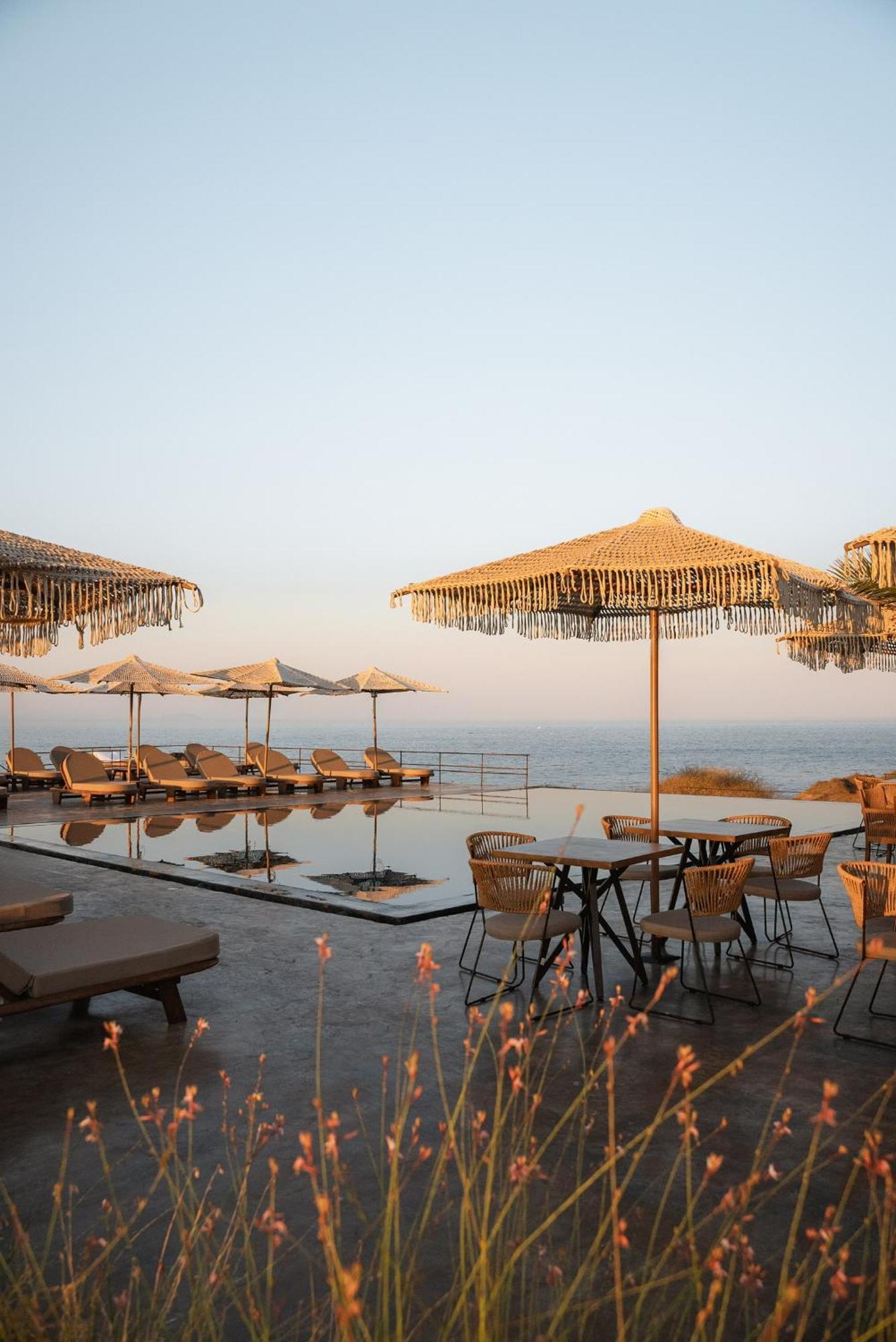Colombos Beachfront Foinikia  Luaran gambar