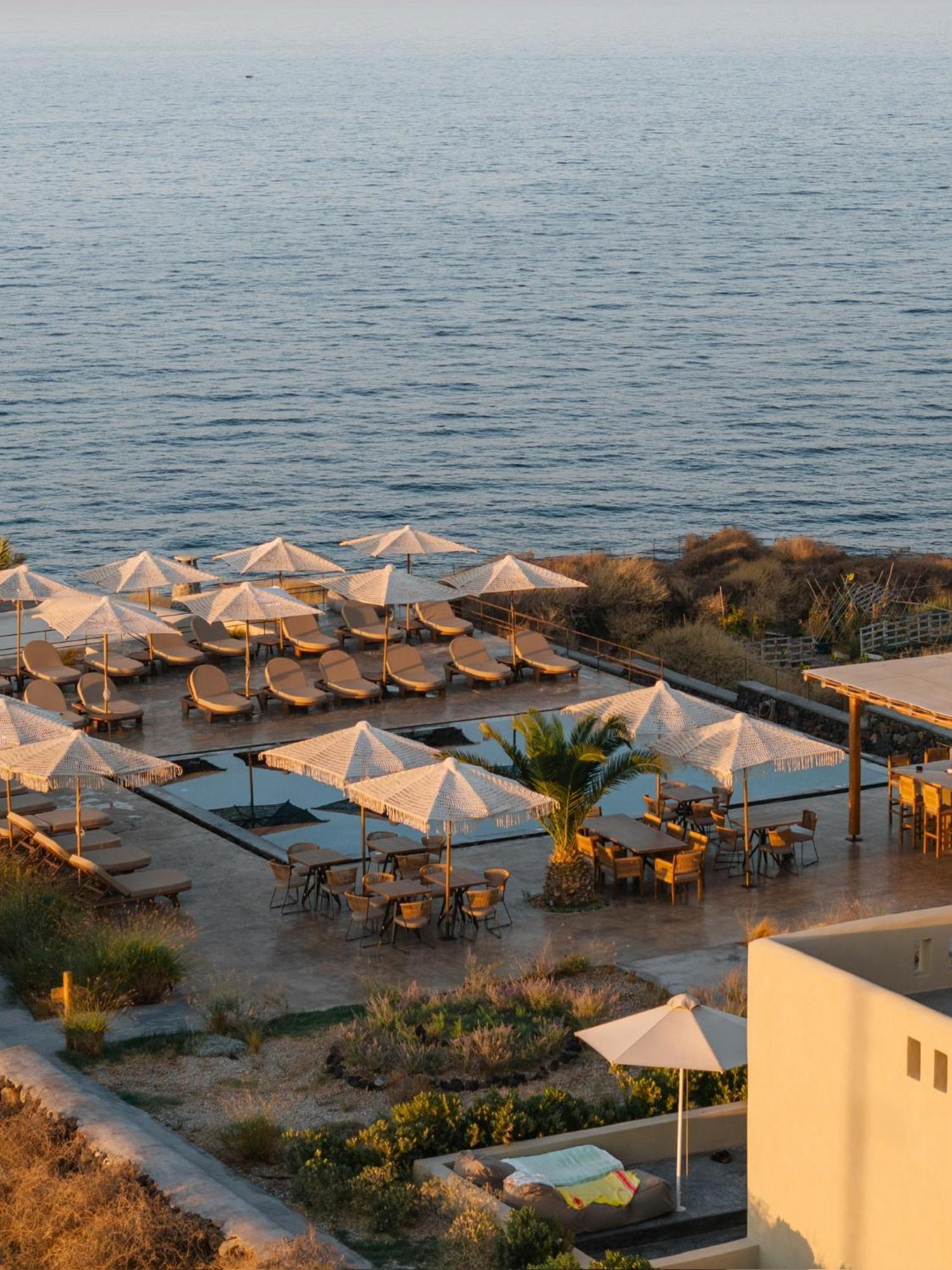 Colombos Beachfront Foinikia  Luaran gambar